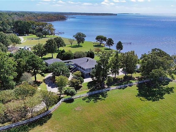 3rd image of 2069 Munden Point Rd