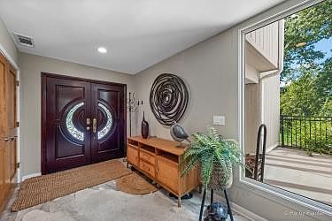 3rd image of 37W680 Knollcreek Dr