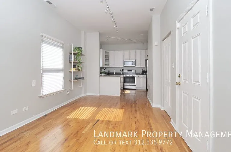 4537 S King Dr #3 — Photo 7