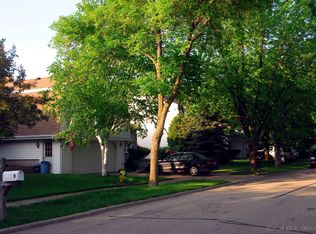 7 Warrington Rd, Vernon Hills, IL 60061