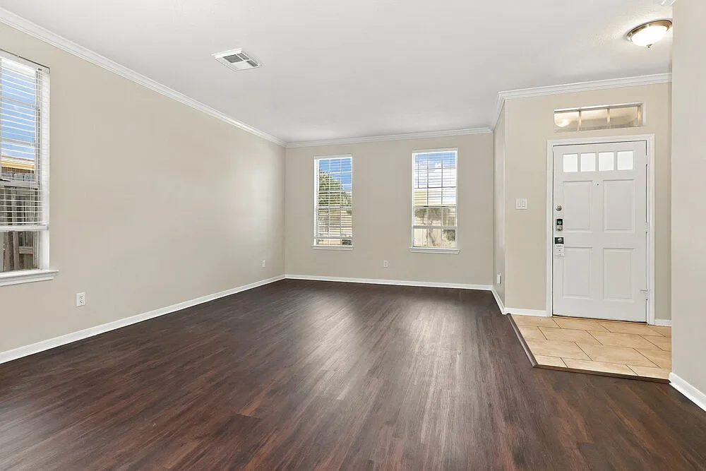 4 bed, 2.5 bath, 2200 sqft, $2,345 — Photo 4