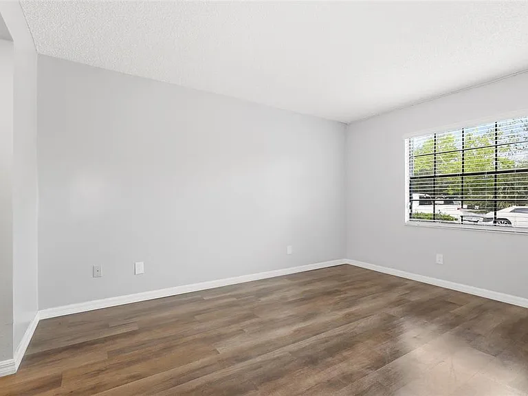10 N Fairfax Ave #10 — Photo 13