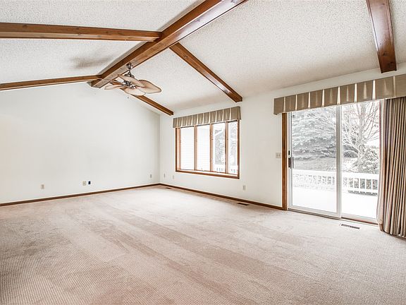 5th image of 6012 Oak Creek Ct
