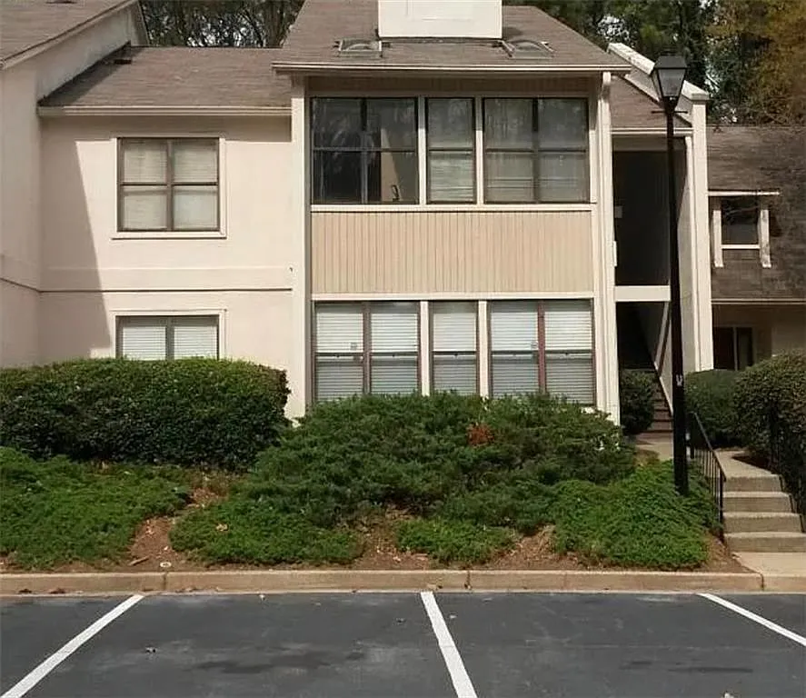 3 bed, 2.0 bath, 1397 sqft, $1,875 — Photo 1