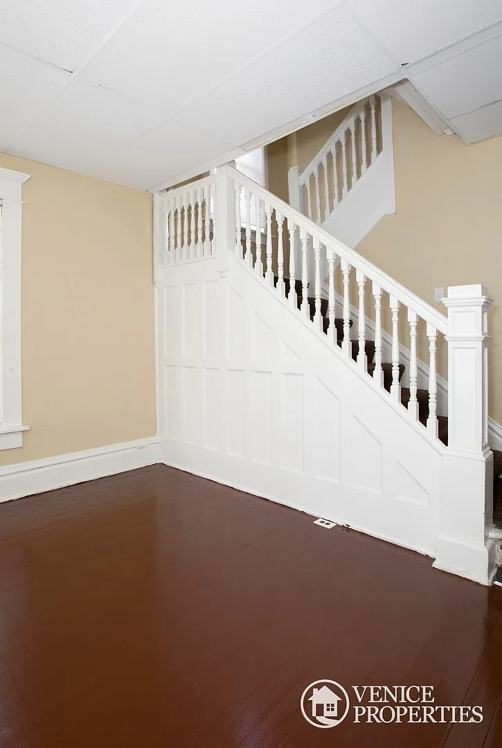 7 Bedroom on OSU Campus — Photo 3