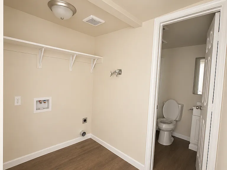 824 Karnes St #C — Photo 6