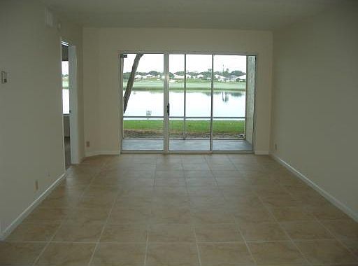 4th image of 1324 The Pointe Drive #1324