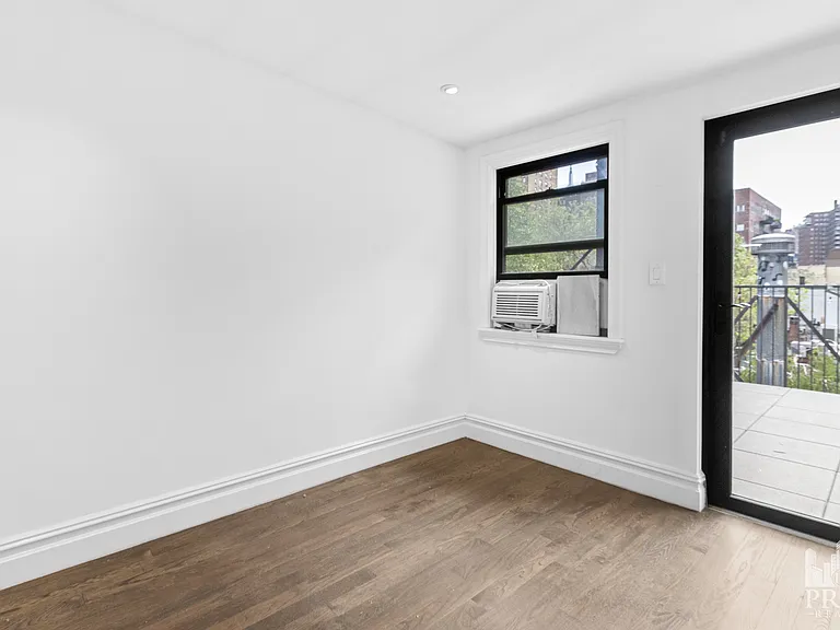 244 10th Ave #5E — Photo 9