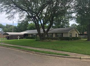 200 Camelia Ave, Hooks, TX 75561