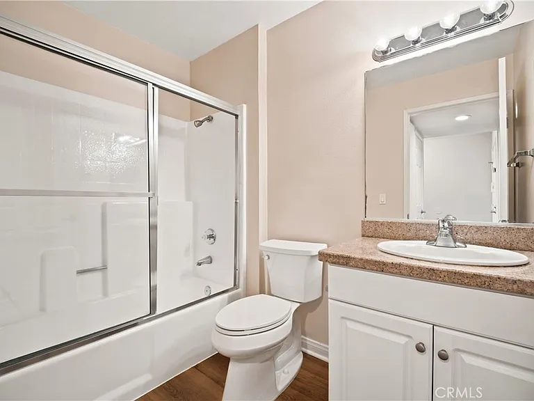 5540 Owensmouth Ave #306 — Photo 26