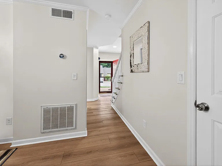 604 Broad Leaf Cir — Photo 21