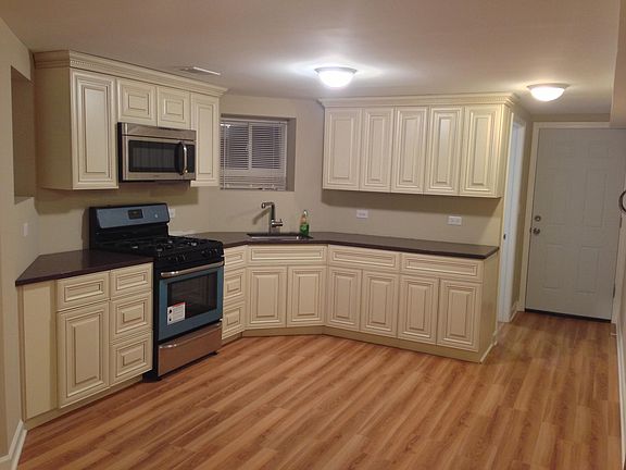 3rd image of 5916 N Artesian Ave