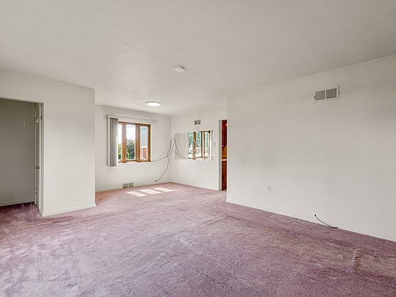 5th image of 112 Larry St