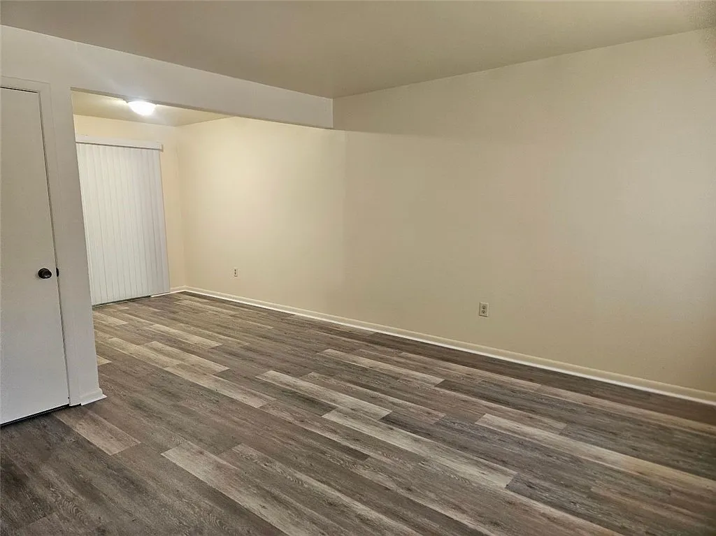 2 bed, $1,350 — Photo 4