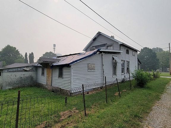5th image of 404 Railroad St