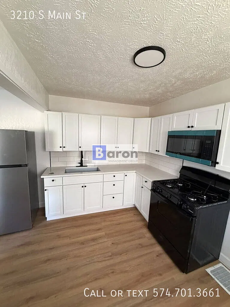"Charming 3-Bed with 1.5 Baths in South Bend. — Photo 1