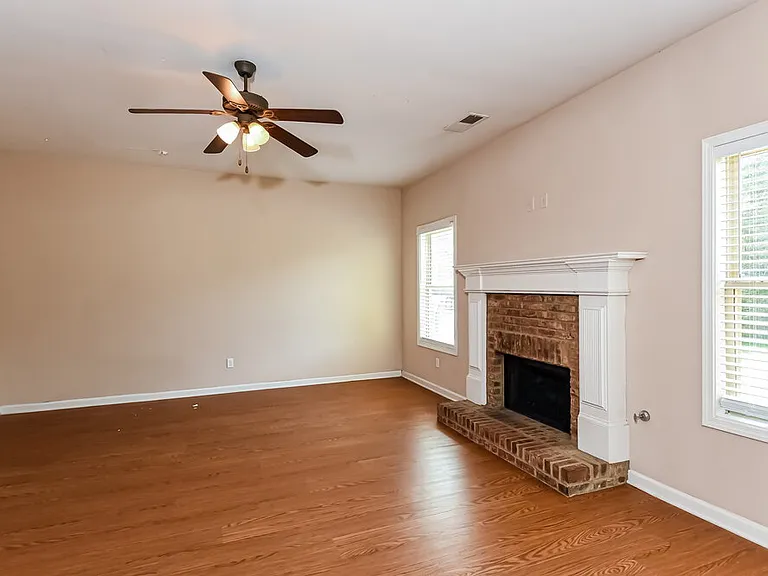 16 Rosen St NW — Photo 6