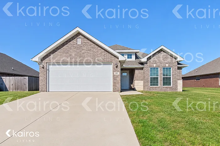 109 Pin Oak St