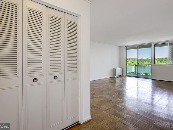 5th image of 10201 Grosvenor Pl APT 1002