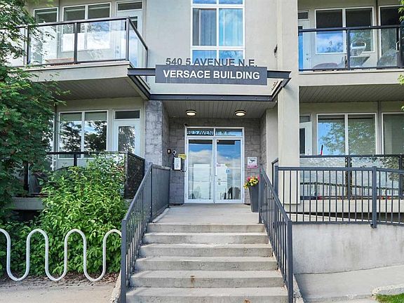 4th image of 540 S 5th Ave NE #205