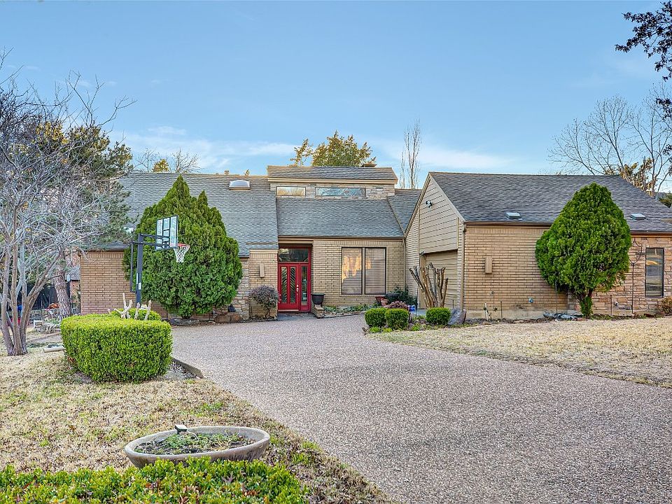 1st image of 2719 Colonial Cir
