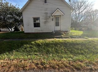 310 E 1st St, Maquon, IL