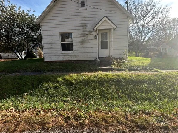 310 E 1st St, Maquon, IL 61458