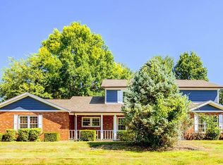 212 Lake Stratford Dr, Fairview Heights, IL 62208