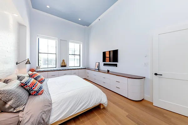 Rented by Compass | media 27