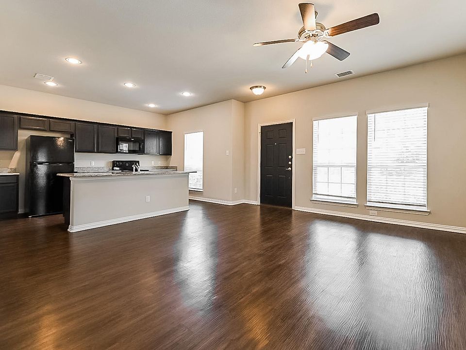 1st image of 429 Saddlehorn Dr