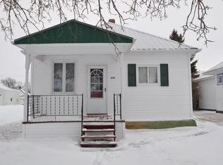 210 4th St S, Glen Ullin, ND 58631
