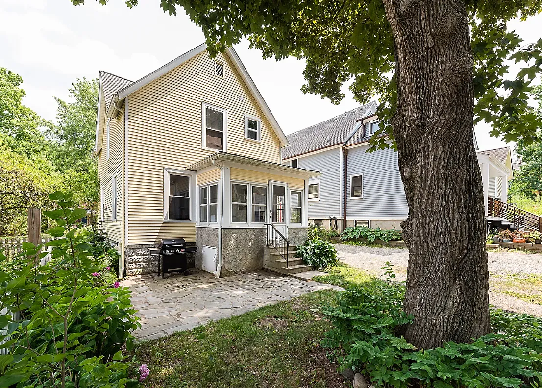 3 bed, 980 sqft, $2,400 — Photo 3