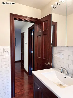 Bathroom, photo 1