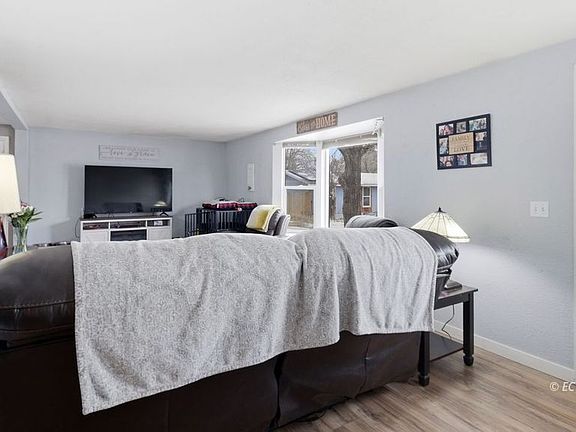 5th image of 880 Nevada Cir
