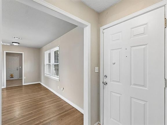 5th image of 428 W Mosier St