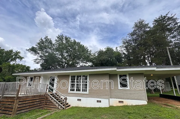 110 Stone Creek Dr — Photo 1