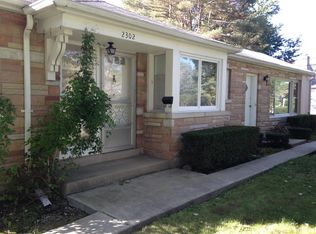 2302 Oak Ave, Northbrook, IL 60062