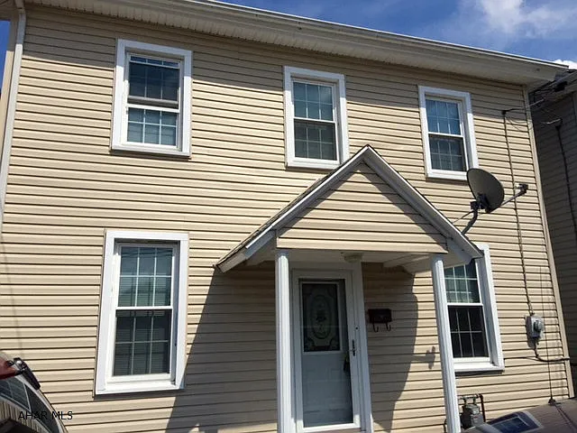 1504 Columbia Ave photo 1