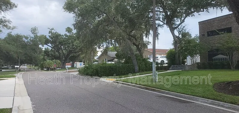 2 bed, 1.0 bath, 840 sqft, $1,794 — Photo 2