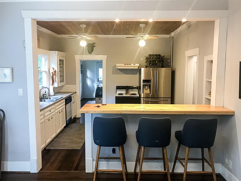 210 Tabor St — Photo 8