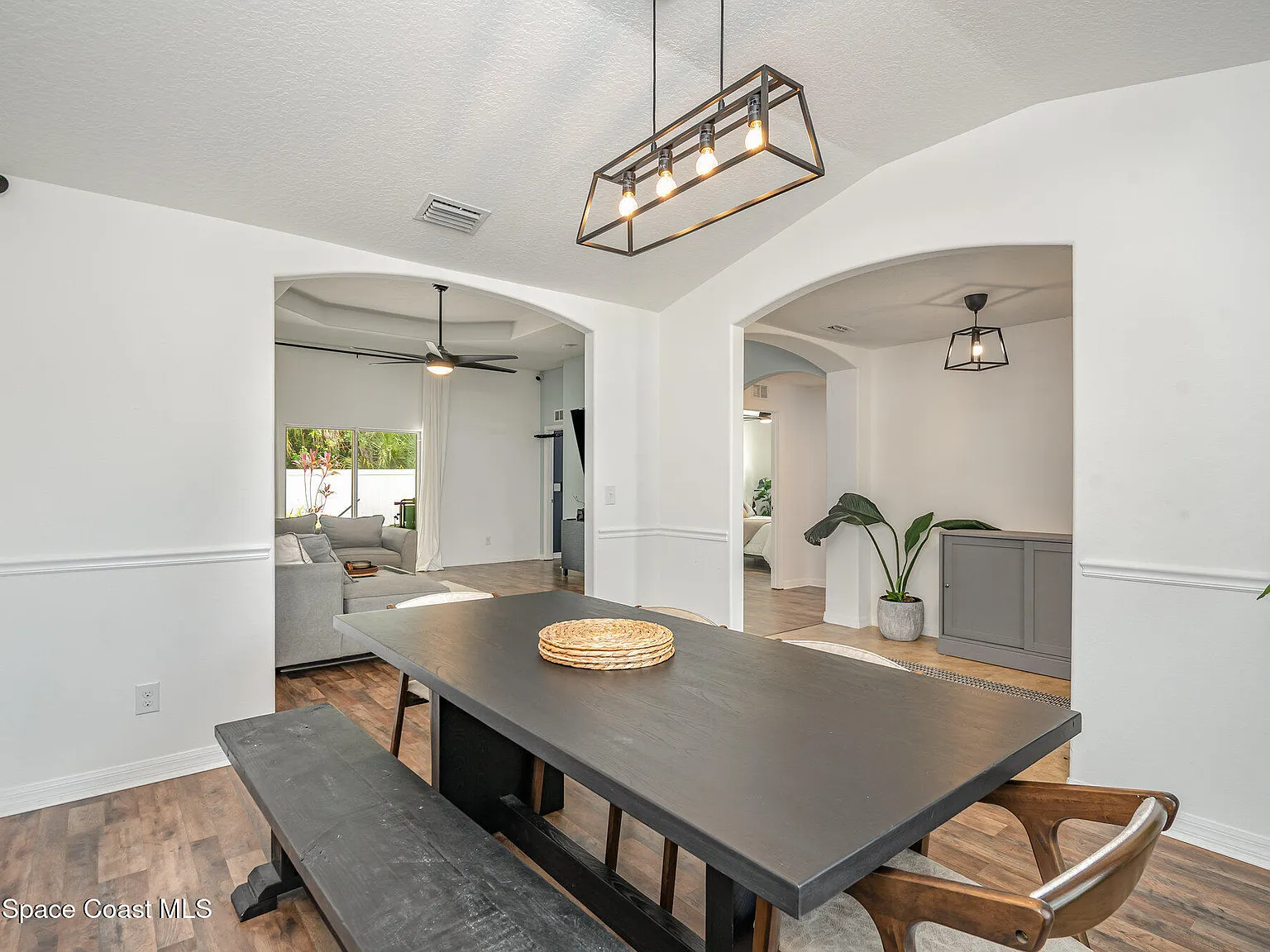 4 bed, 2.0 bath, 1890 sqft, $2,500 — Photo 4