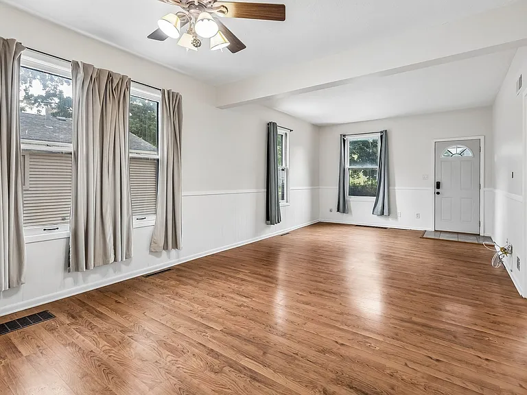 535 N Pebble St — Photo 7