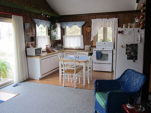 Dine-in kitchen