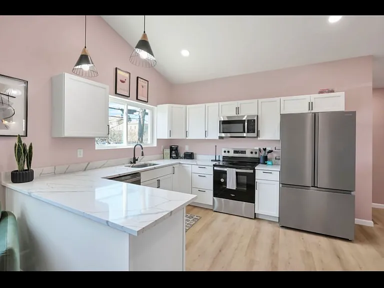 278 Allen Ave — Photo 1