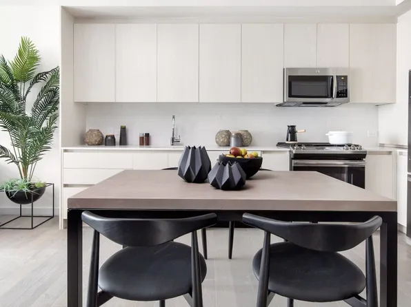 433 East 13th Street image 2 of 21