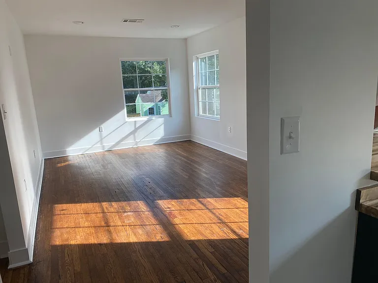 318 E Ridgeway St — Photo 6