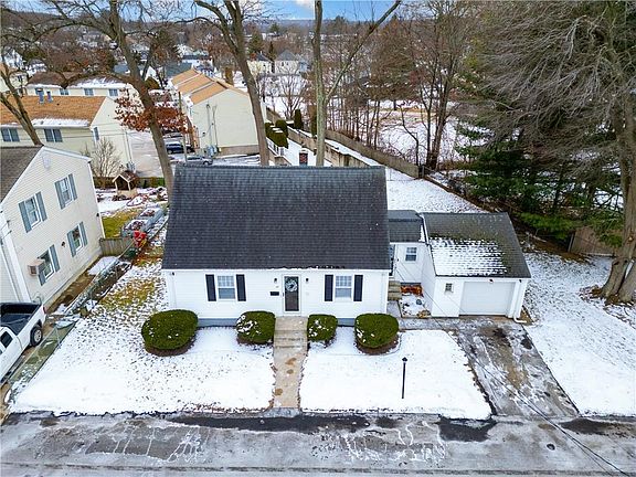 3rd image of 37 Columbus Ave