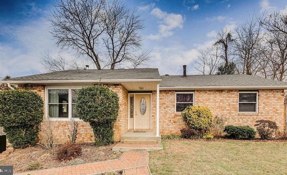 1st image of 857 Birchwood Ct