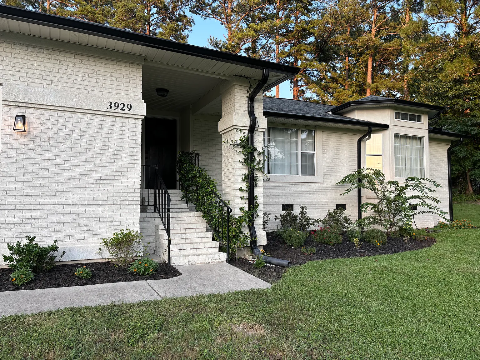 4 bed, 2.5 bath, 2342 sqft, $2,350 — Photo 2