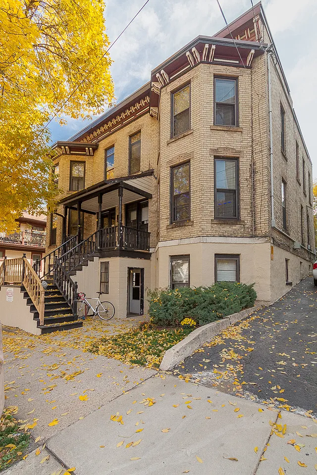 313 E Mifflin St — Photo 1